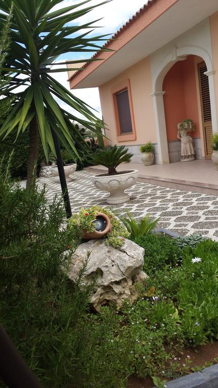 B&B L'Oasi Del Sole Uggiano La Chiesa Eksteriør bilde